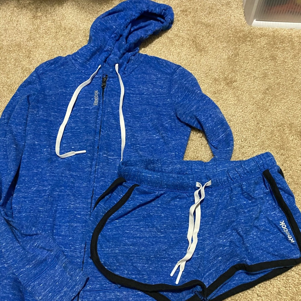 Super cute! Blue Reebok outfit. 💙